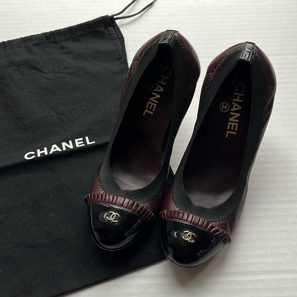 Chanel Interlocking cc Logo pump